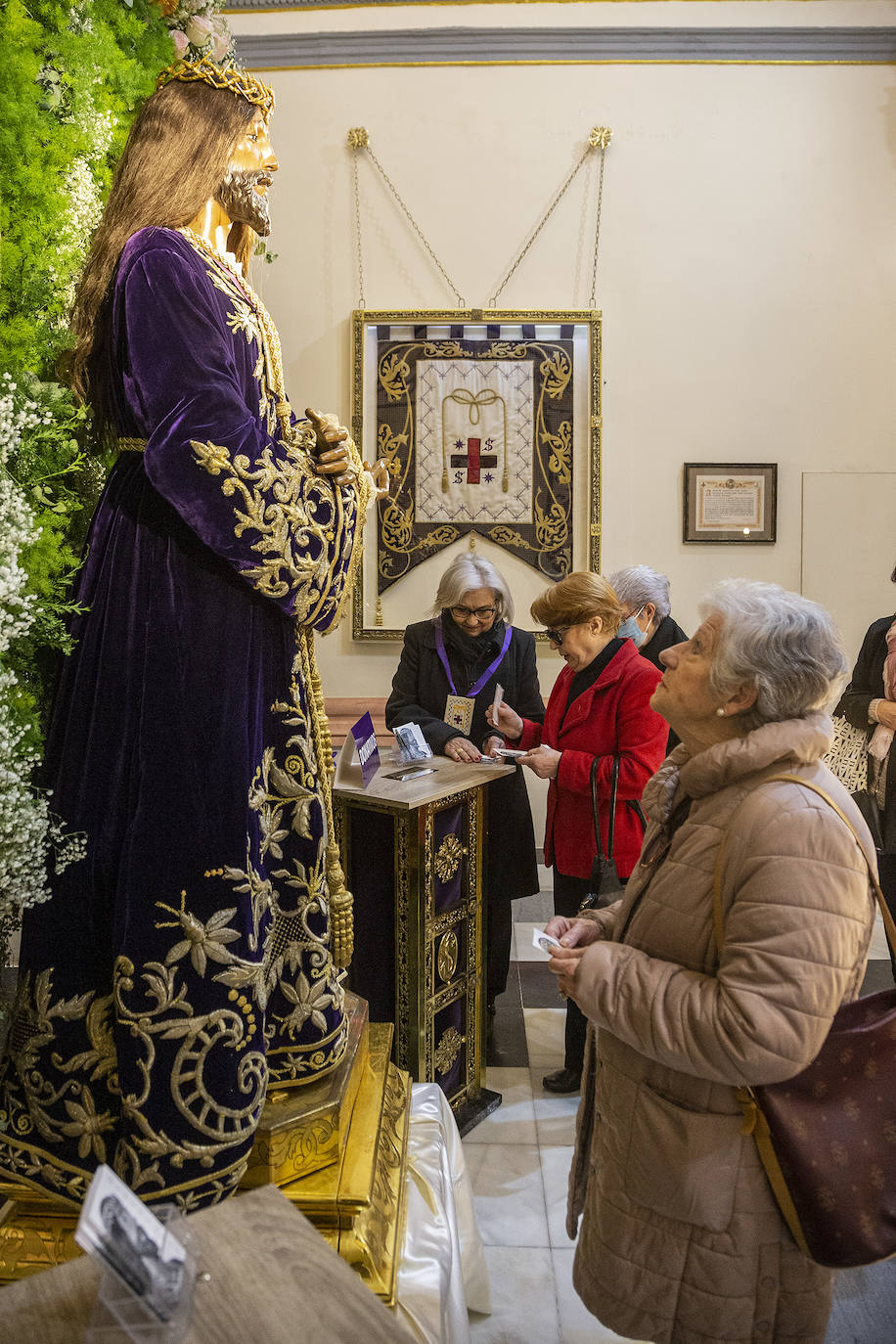 El besapié del Cristo de Medinaceli en Cartagena, en imágenes