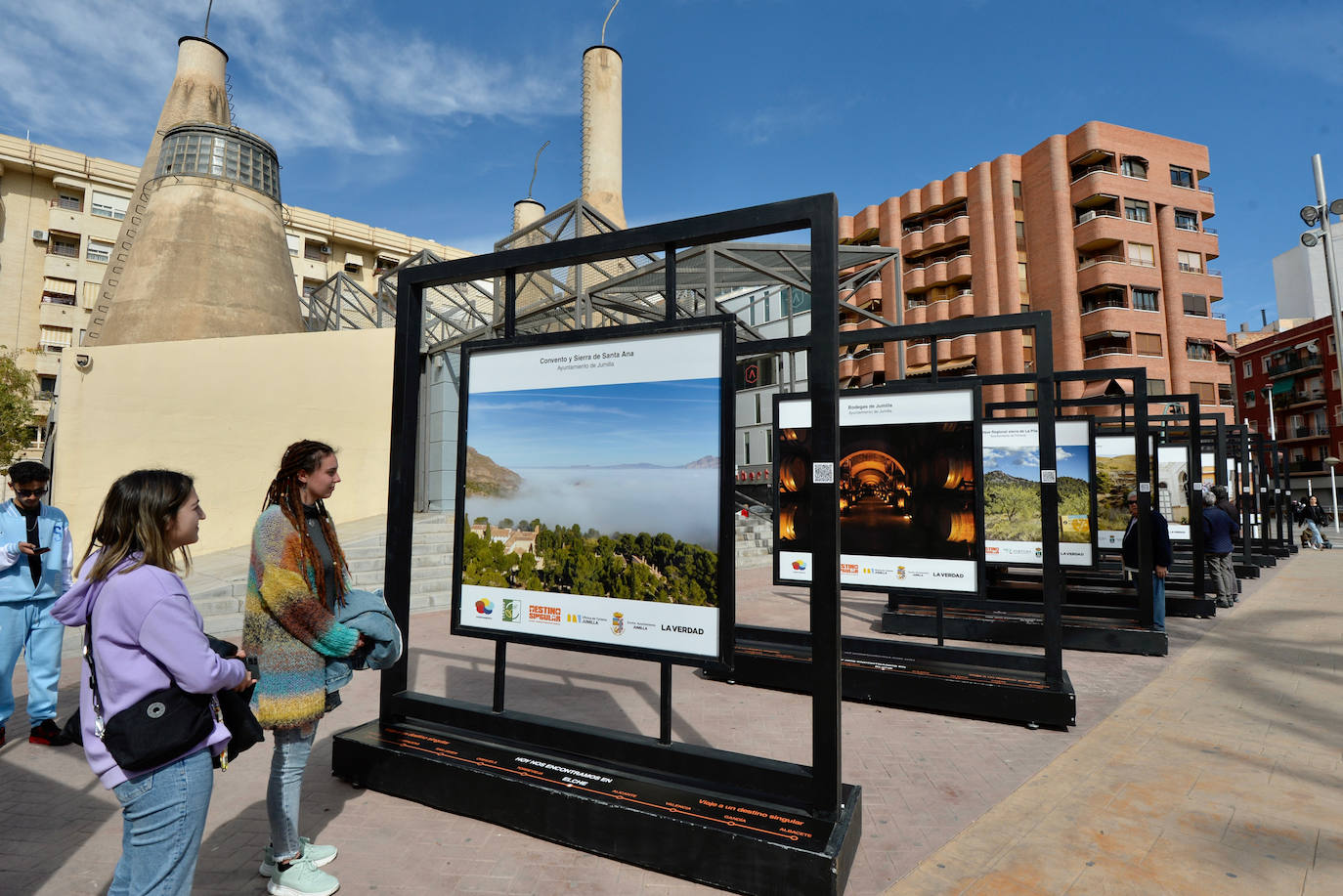 Elche acoge una exposición fotográfica que muestra los encantos del nordeste de la Región