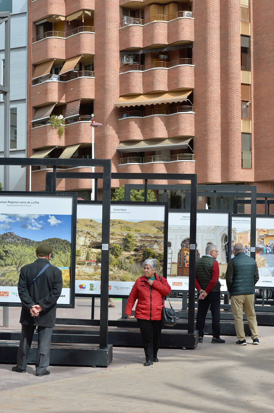 Elche acoge una exposición fotográfica que muestra los encantos del nordeste de la Región