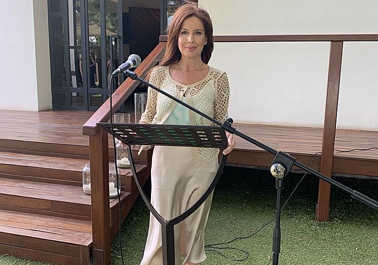 La profesional, como maestra de ceremonias. J.L.