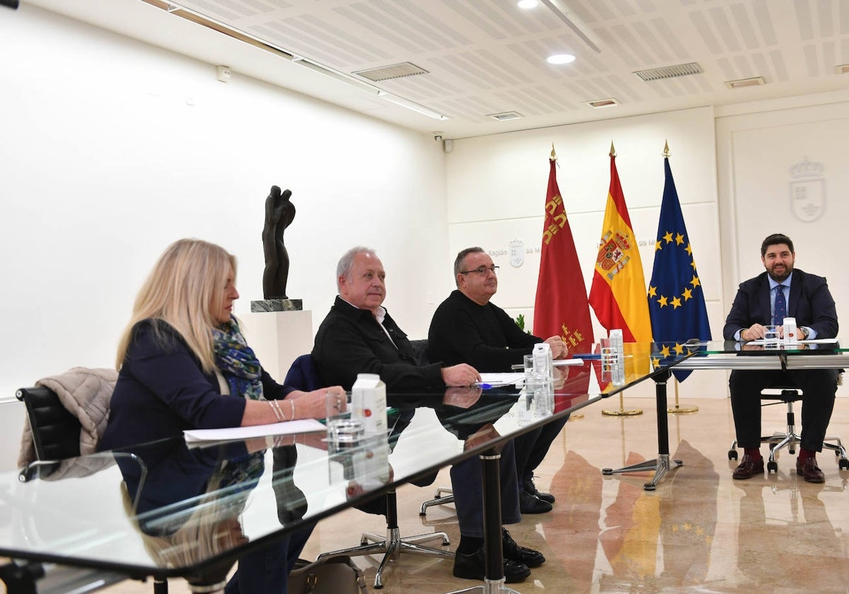 Los secretarios generales de CC OO y UGT reunidos con el presidente el pasado 5 de diciembre.