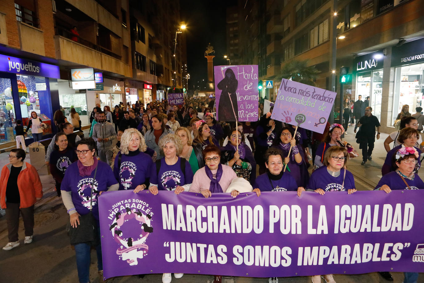 La manifestación del Día de la Mujer en Lorca, en imágenes