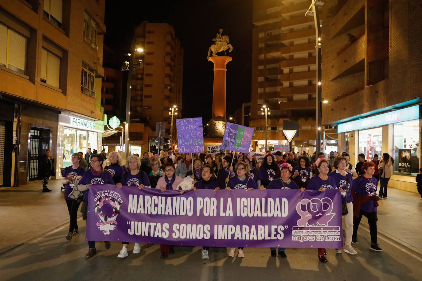 La manifestación del Día de la Mujer en Lorca, en imágenes
