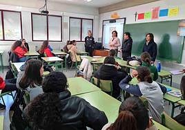 Una de las charlas en uno de los centros educativos de Caravaca.