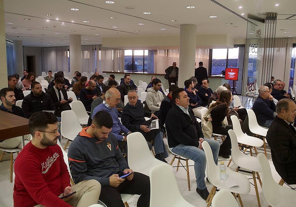 Imagen de archivo de una junta de accionistas del Real Murcia.