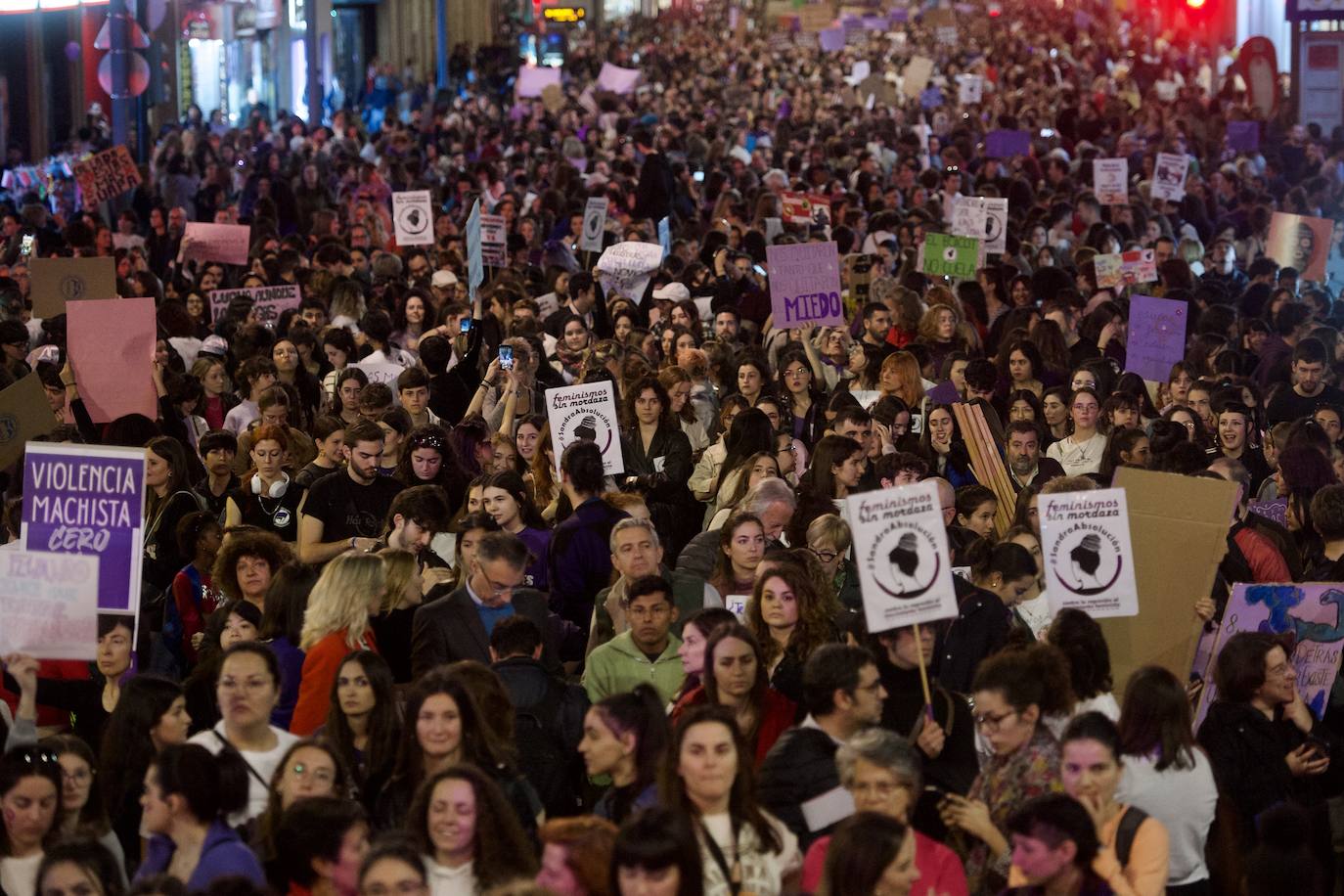 La manifestación del Día de la Mujer en Murcia, en imágenes