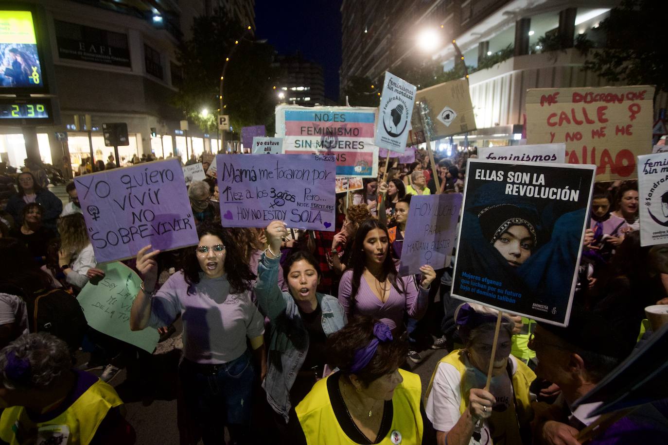 La manifestación del Día de la Mujer en Murcia, en imágenes