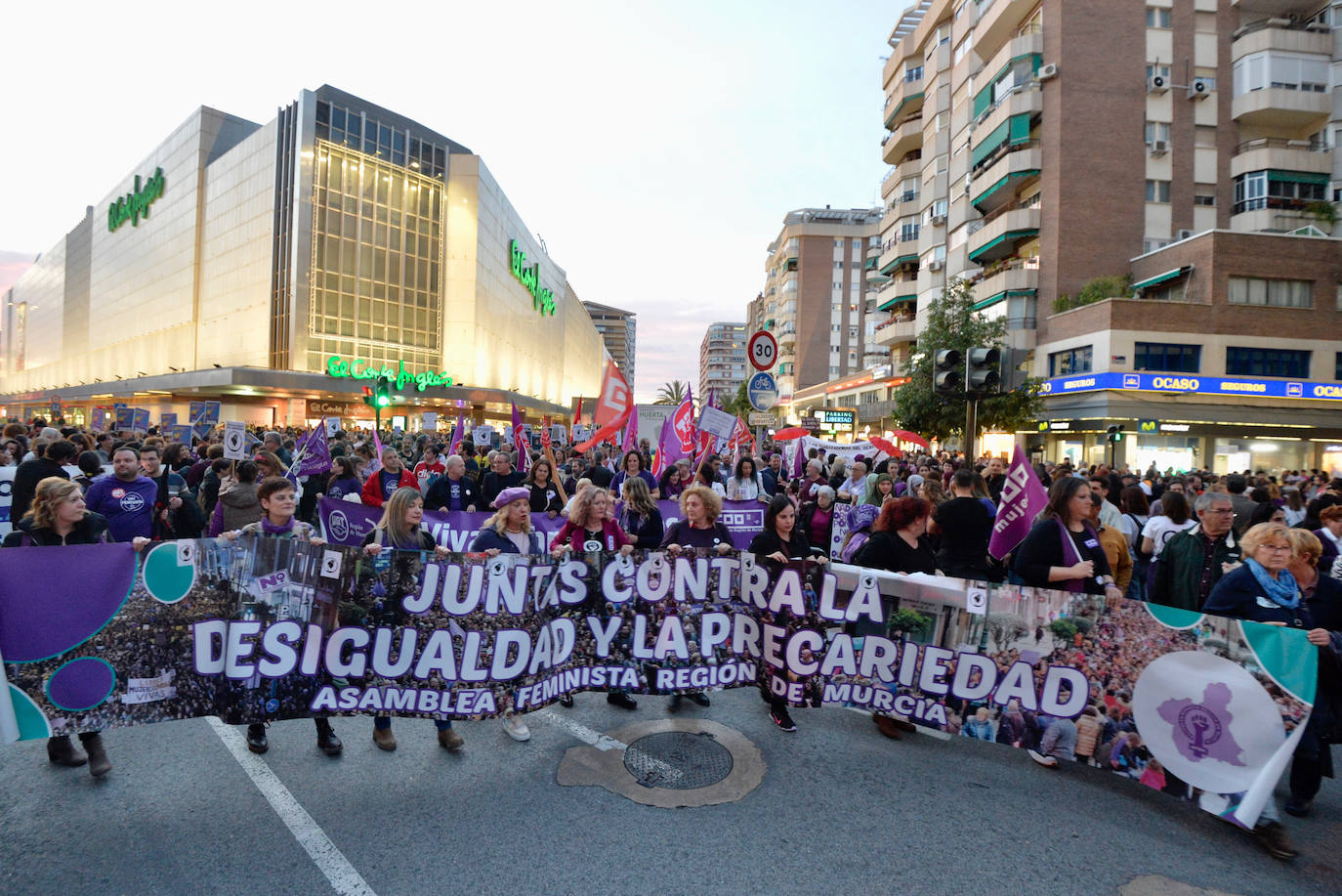 La manifestación del Día de la Mujer en Murcia, en imágenes