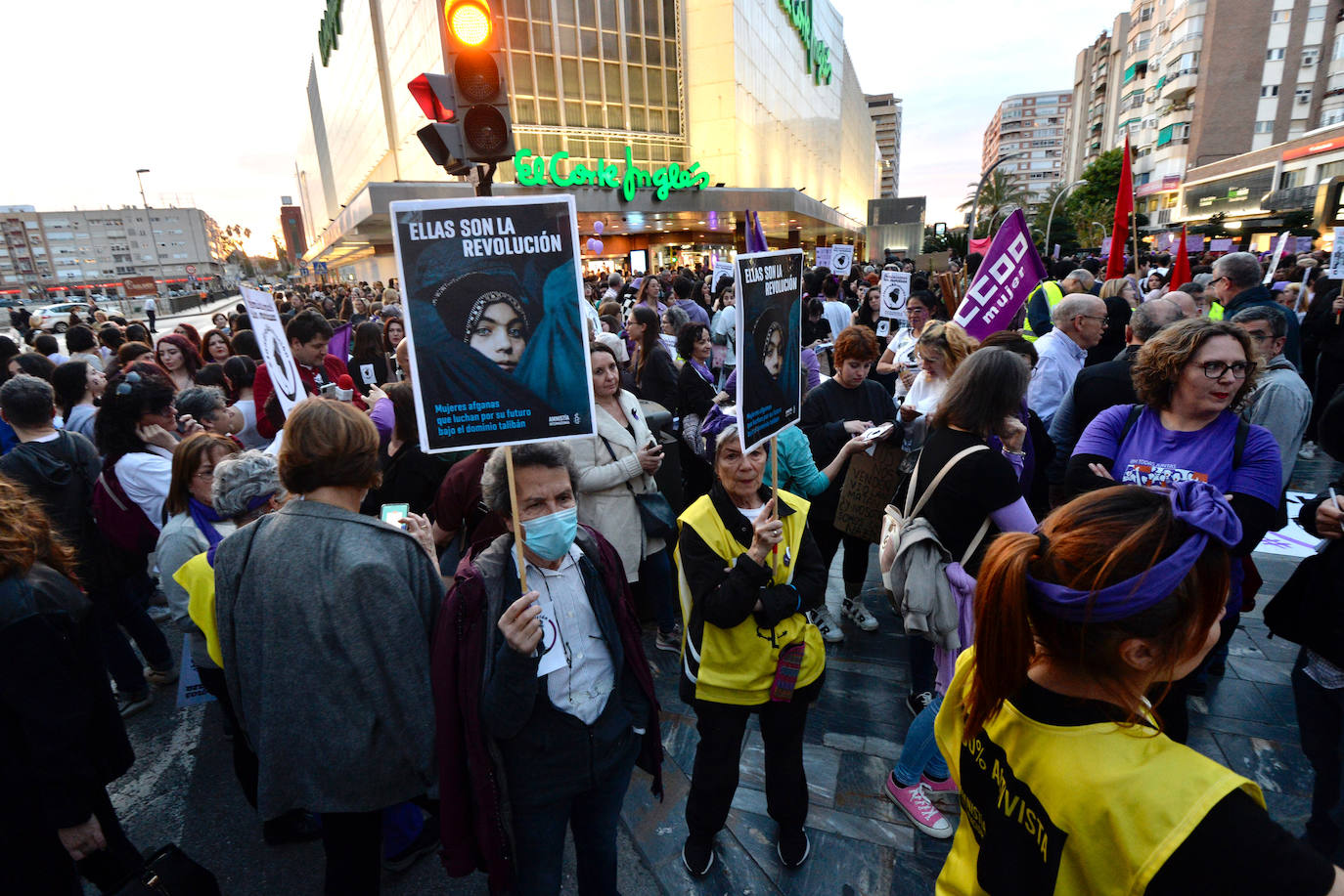 La manifestación del Día de la Mujer en Murcia, en imágenes