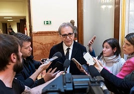 El ministro de Universidades, Joan Subirats, atiende a medios a su salida de la sesión plenaria en el Congreso de los Diputados.