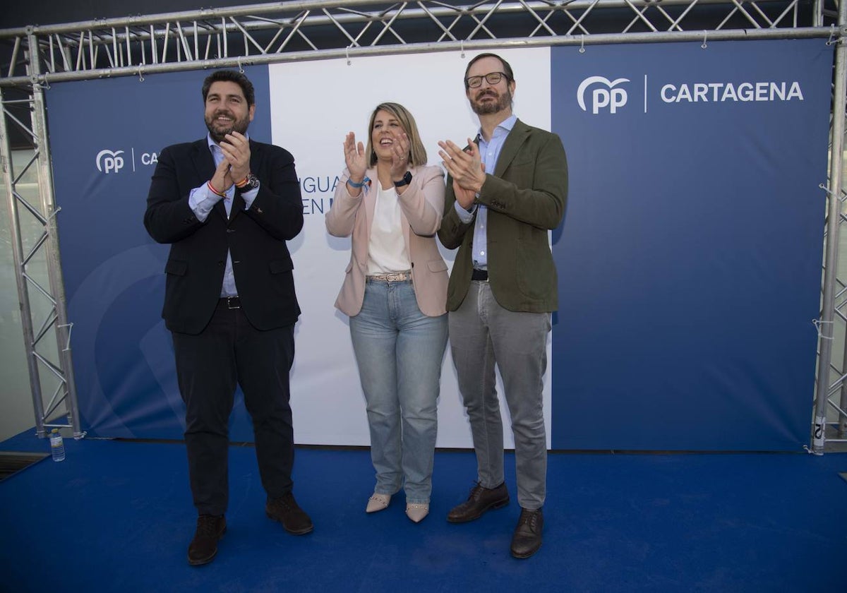 El presidente regional, López Miras; la alcaldesa, Noelia Arroyo; y el senador Javier Maroto, este sábado en Cartagena.