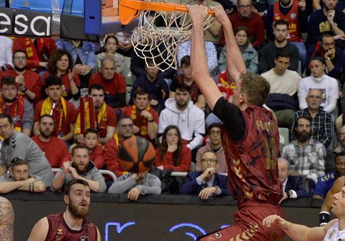 Reencuentro del UCAM con una afición al límite