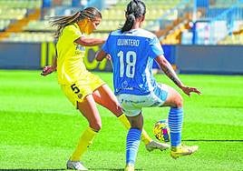 El disparo de la venezolana del Villarreal Yenifer Giménez es taponado por Aldrith Quintero, del Alhama.