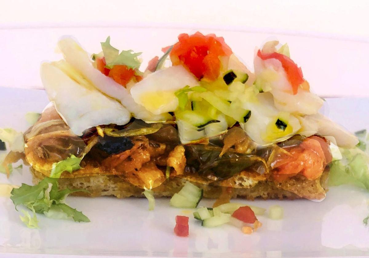 Tostas de láminas de bacalao