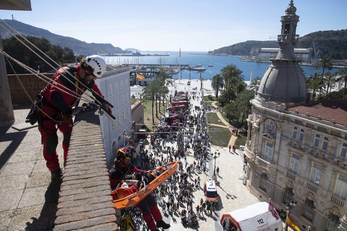 Exhibición de los bomberos de Cartagena