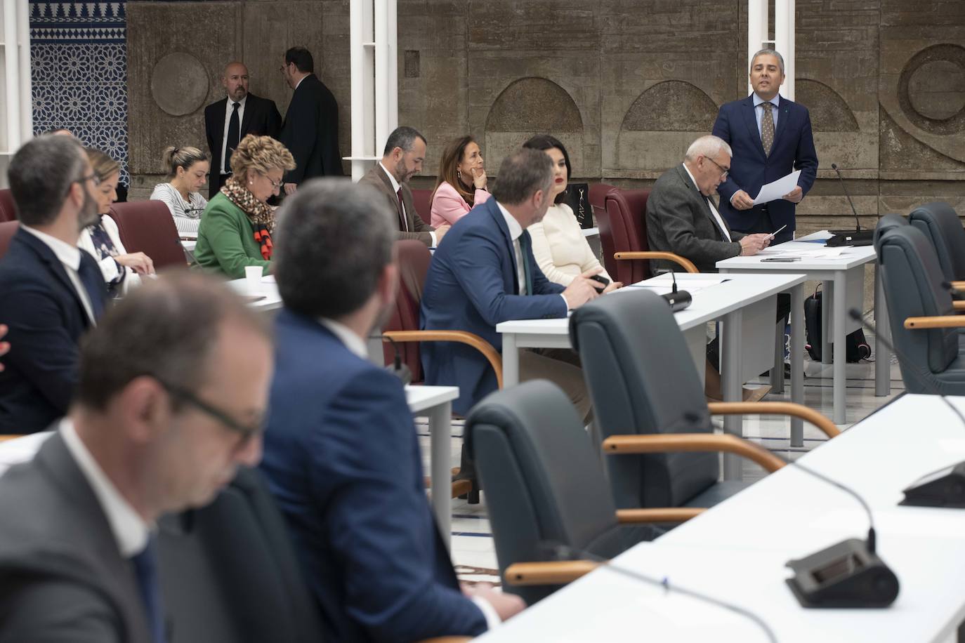 Pleno en la Asamblea Regional, en imágenes