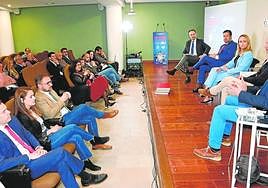 Víctor Rodríguez moderó la primera mesa redonda con Juan Jódar, Ana Jiménez, Francisco Ibáñez y Manuel Martín.