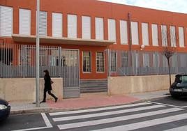 Fachada del IES Felipe VI de Yecla, en una imagen de archivo.