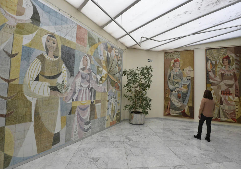 Murals of the Pharmaceutical Brotherhood in the Chamber of Commerce of Murcia.