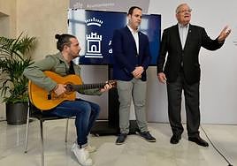 Los Cardosos (de pie), este miércoles, en su presentación como pregoneros.