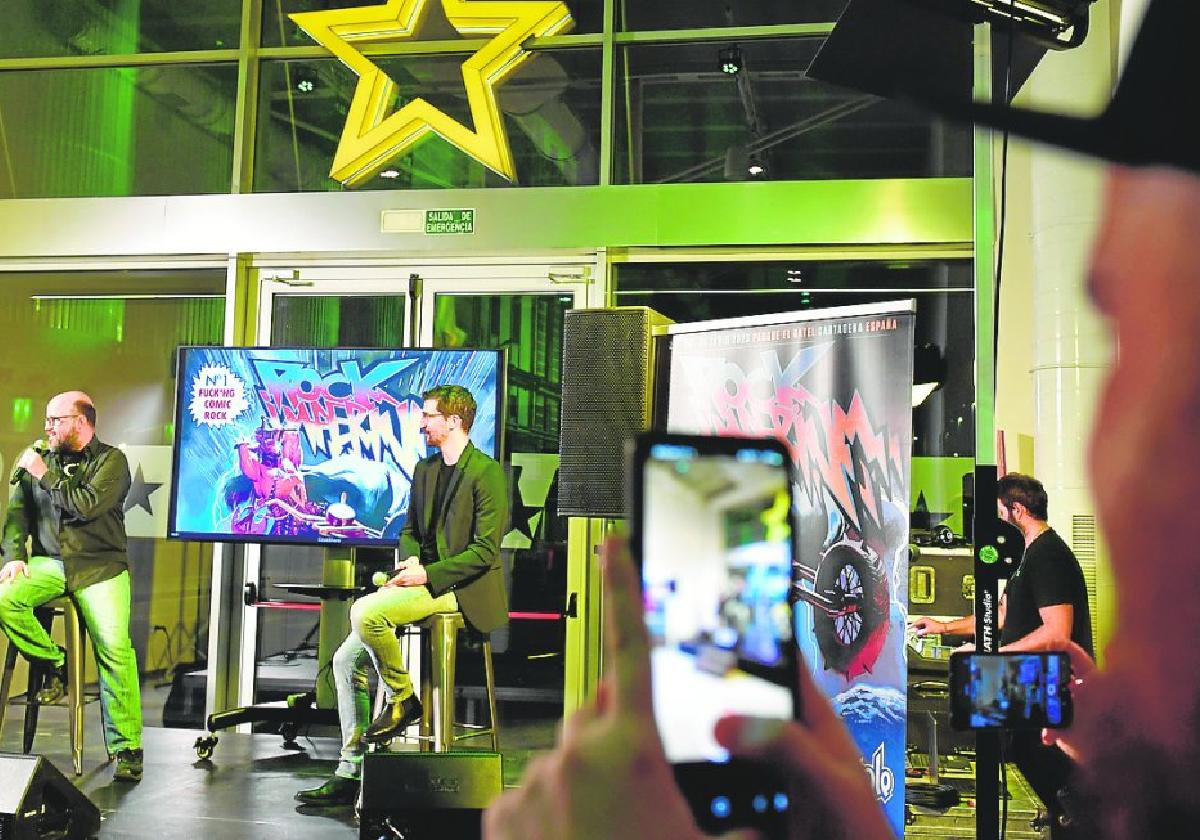 Presentación anoche, en la Sala de Catas de Estrella de Levante, en Espinardo, del cómic de Rock Imperium.