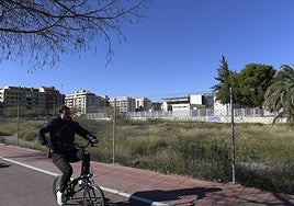 El solar de Assido se encuentra en la avenida Príncipe de Asturias, junto al aparcamiento disuasorio Atocha.