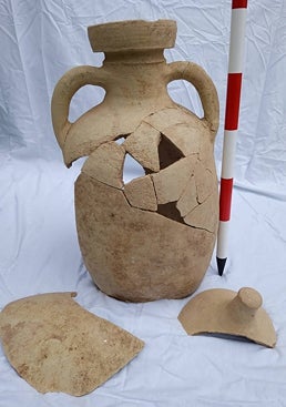 Imagen - Ánfora Ovoide 5 procedente del yacimiento.