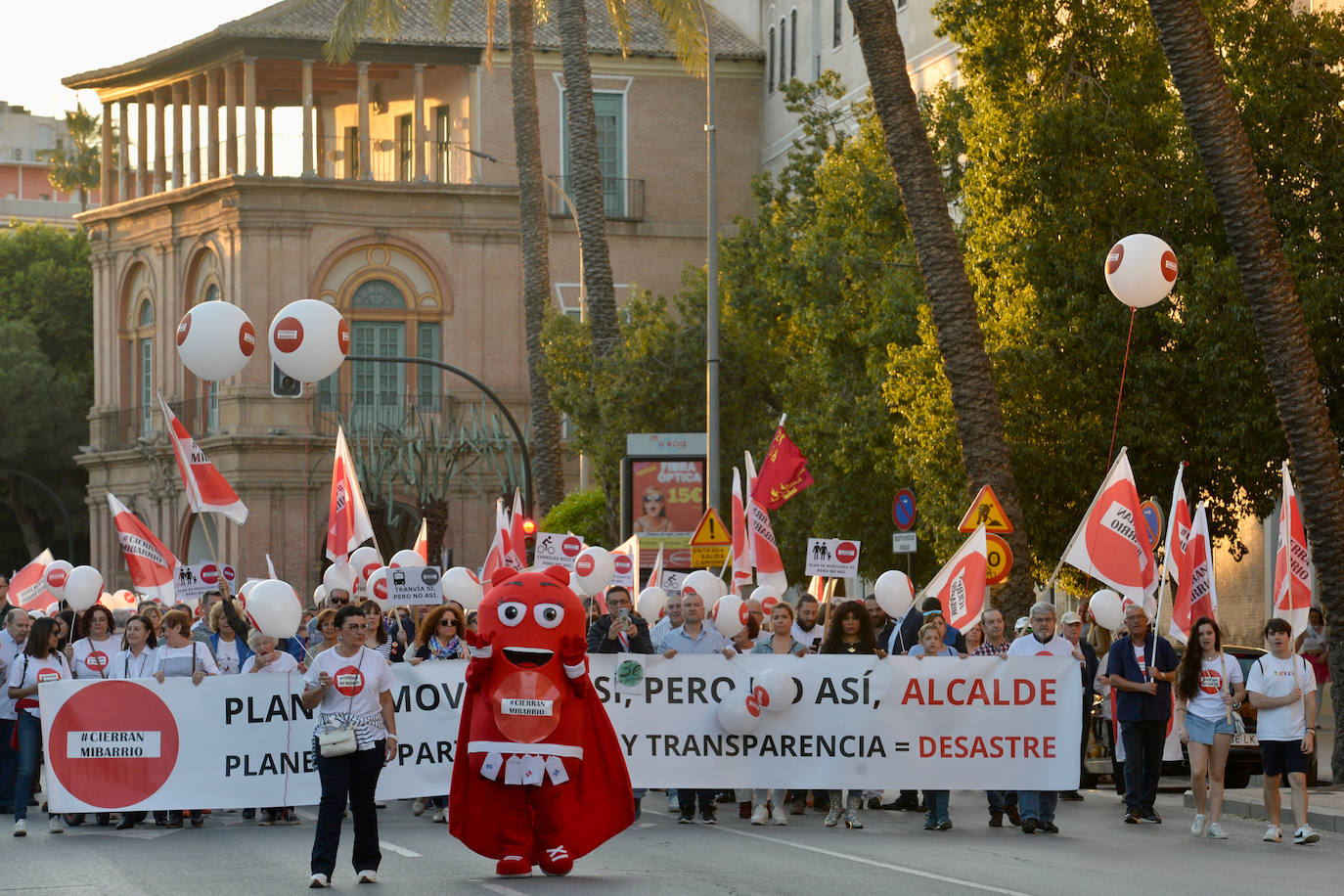 Nueva manifestación de Cierran mi barrio ante la «sordera» del Ayuntamiento de Murcia