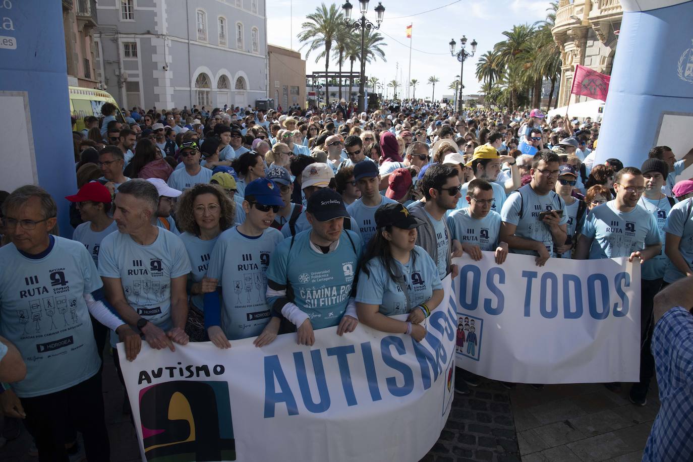 Solidaridad en el centro de Cartagena con la ruta &#039;Autismo somos todos&#039;