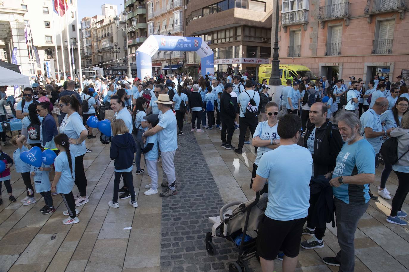 Solidaridad en el centro de Cartagena con la ruta &#039;Autismo somos todos&#039;