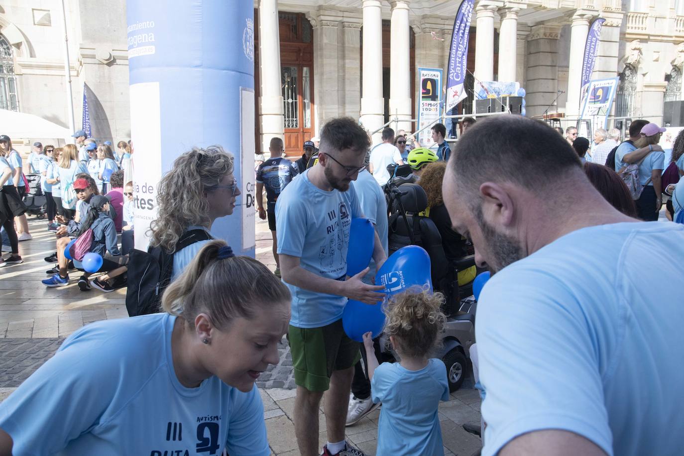 Solidaridad en el centro de Cartagena con la ruta &#039;Autismo somos todos&#039;