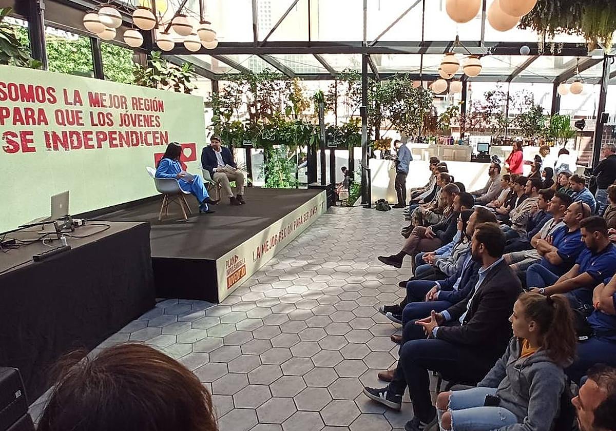 Presentación del plan 'Impulsamos la Juventud' del Gobierno regional, este lunes.