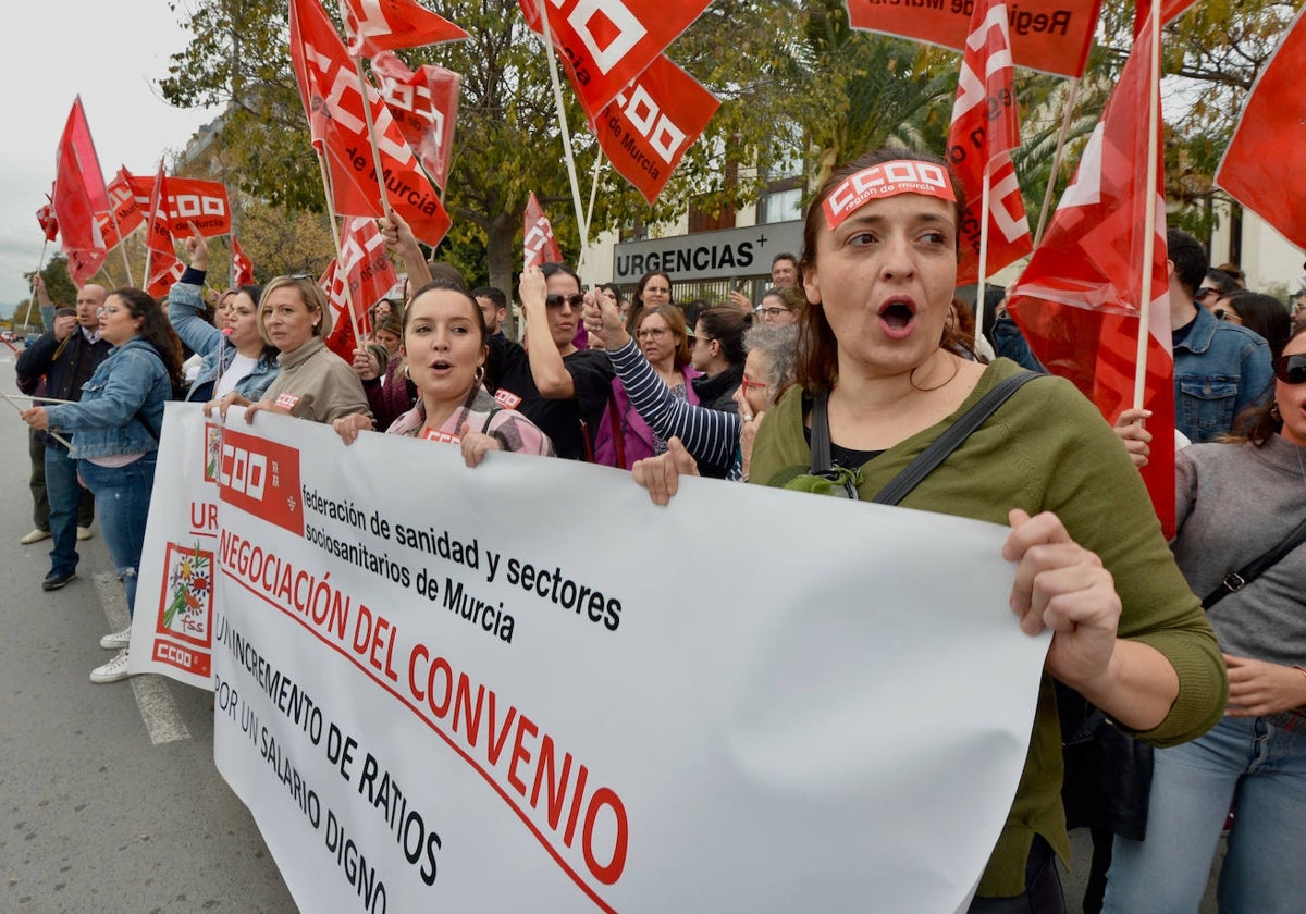 Trabajadores de la sanidad privada, el pasado mes de diciembre durante una protesta en Murcia.