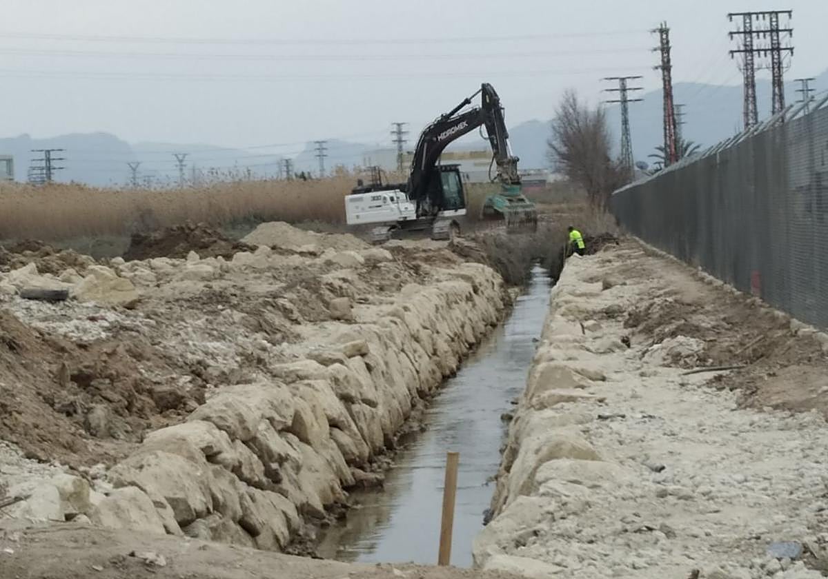 Obras acometidas en la acequia Churra la Vieja, a su paso por la pedanía de Monteagudo.