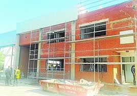 Estado de las obras del parque de bomberos en Mula, ayer.