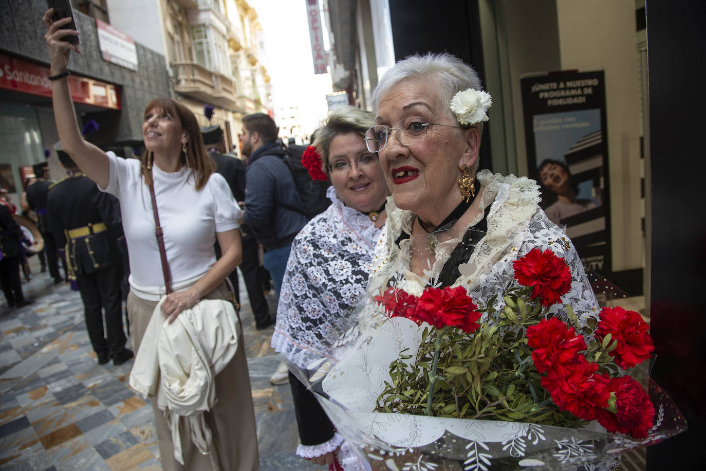La ofrenda a la Virgen de la Caridad de Cartagena, en imágenes