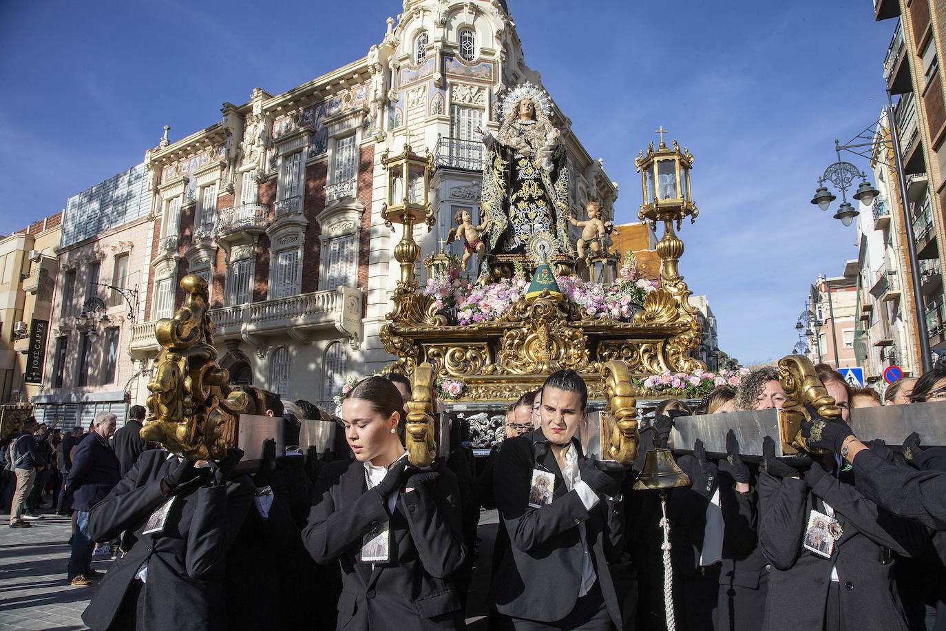 El vía crucis del Cristo de la Divina Misericordia de Cartagena, en imágenes