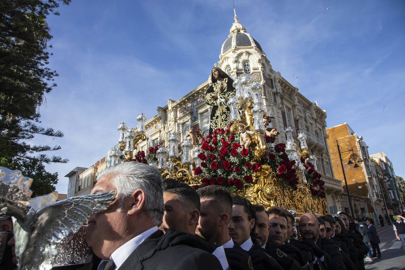 El vía crucis del Cristo de la Divina Misericordia de Cartagena, en imágenes
