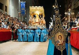 El fervor azul ante la Virgen de los Dolores, en imágenes