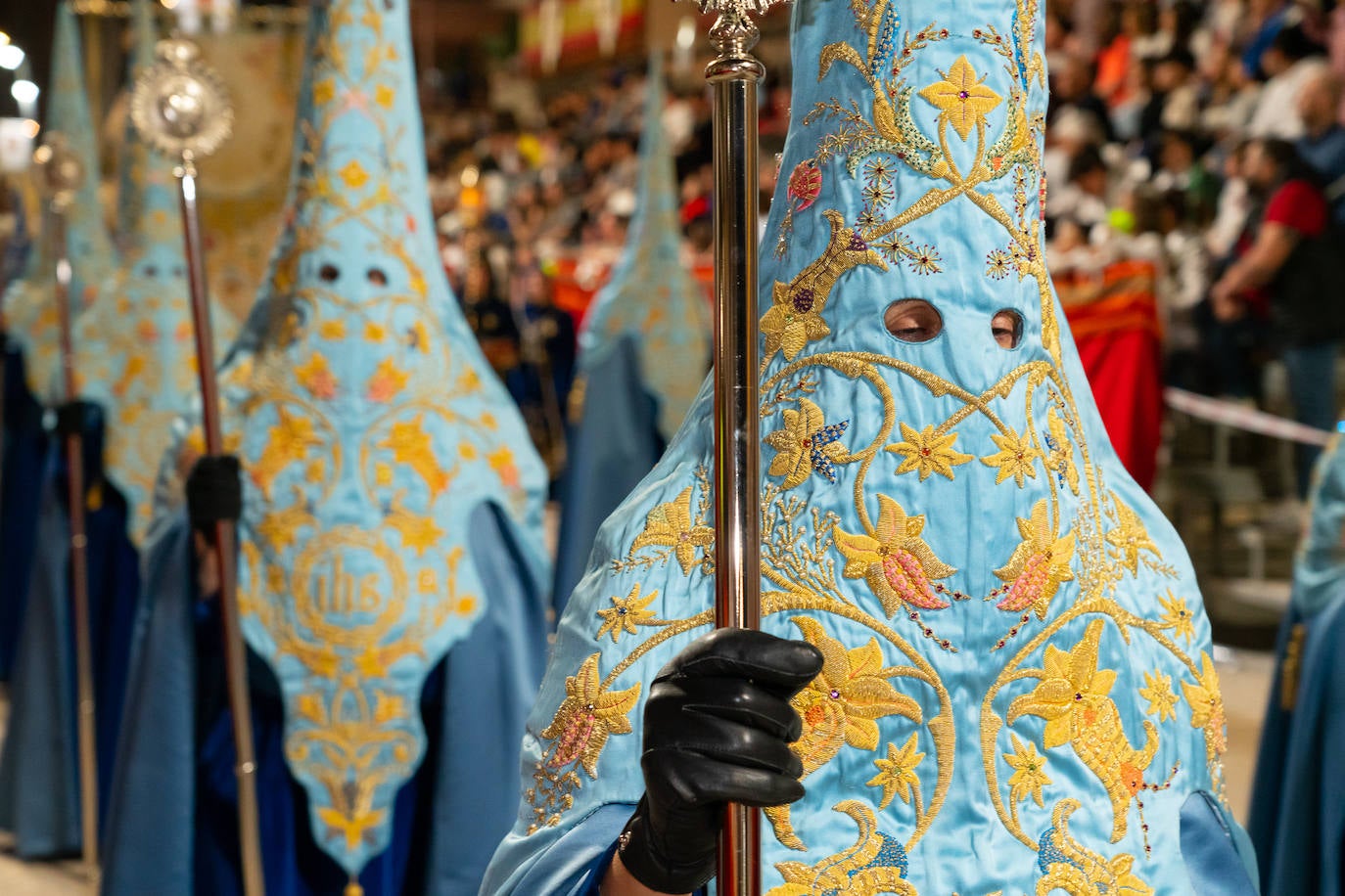 El fervor azul ante la Virgen de los Dolores, en imágenes