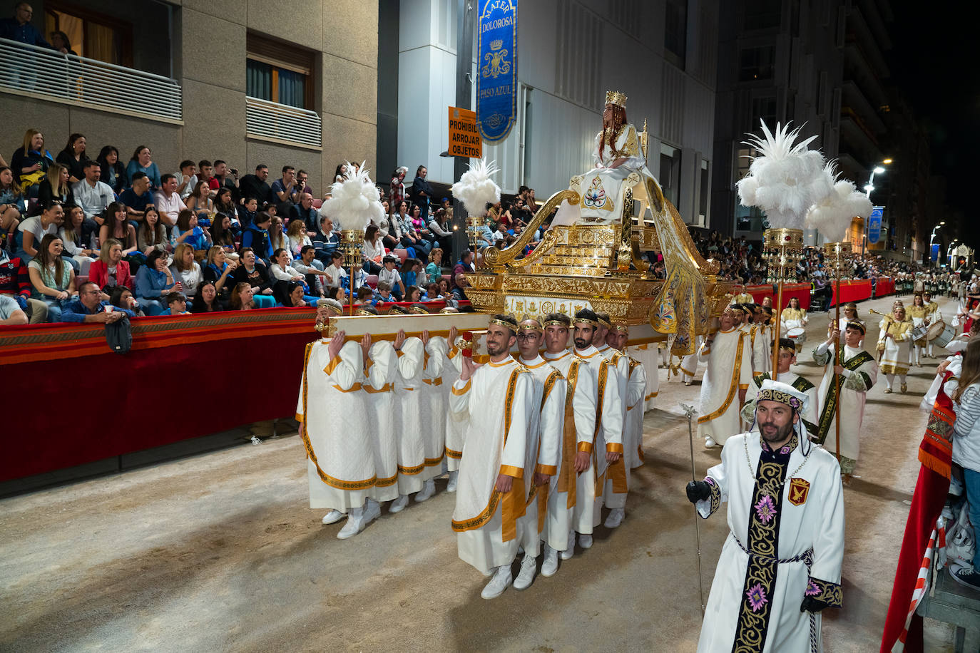 La procesión del Paso Blanco del Viernes de Dolores, en imágenes