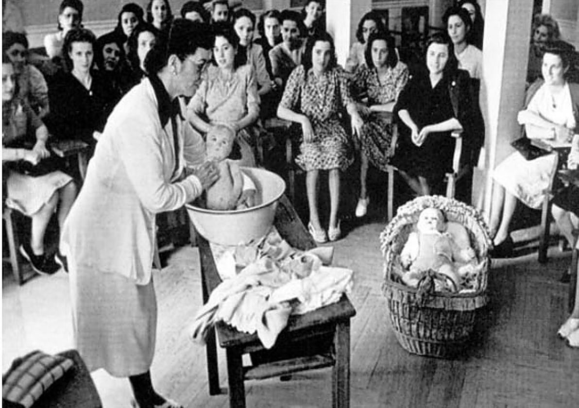 Diferencias. La Sección Femenina quería crear un modelo de mujer que se distanciara del creado en la Segunda República.