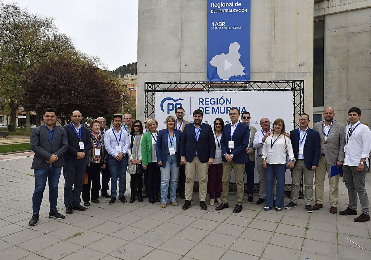 Primera convención regional de descentralización del PP en Murcia, en imágenes