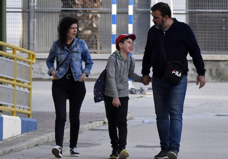 Pedro Javier Zapata, padre de tres niños con TEA: «Otras familias se plantean que sus hijos sean médicos o arquitectos, nosotros solo queremos que sean autónomos»