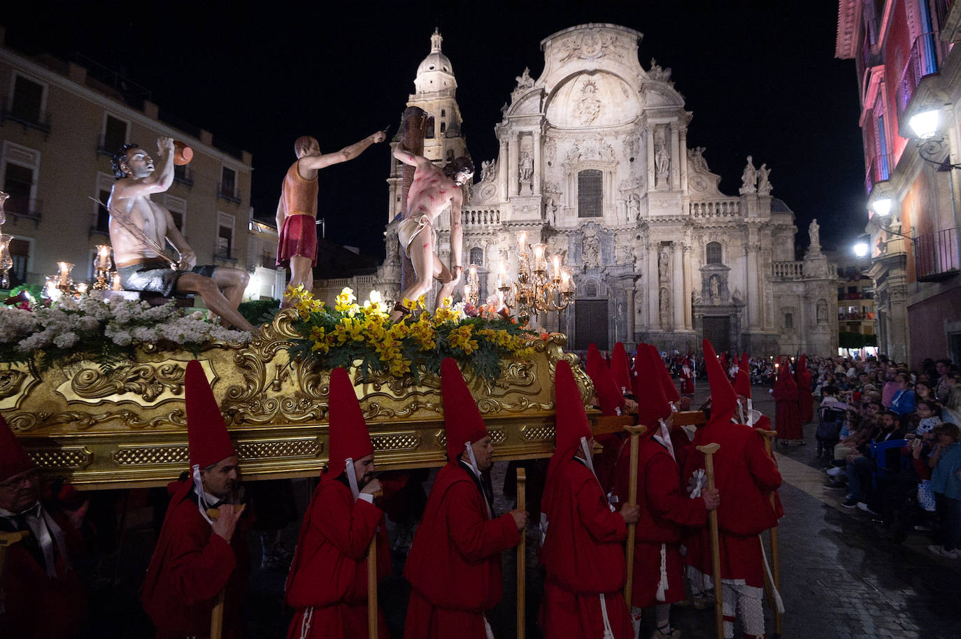 Procesión de la Cofradía del Santísimo Cristo de la Caridad en Murcia, en imágenes