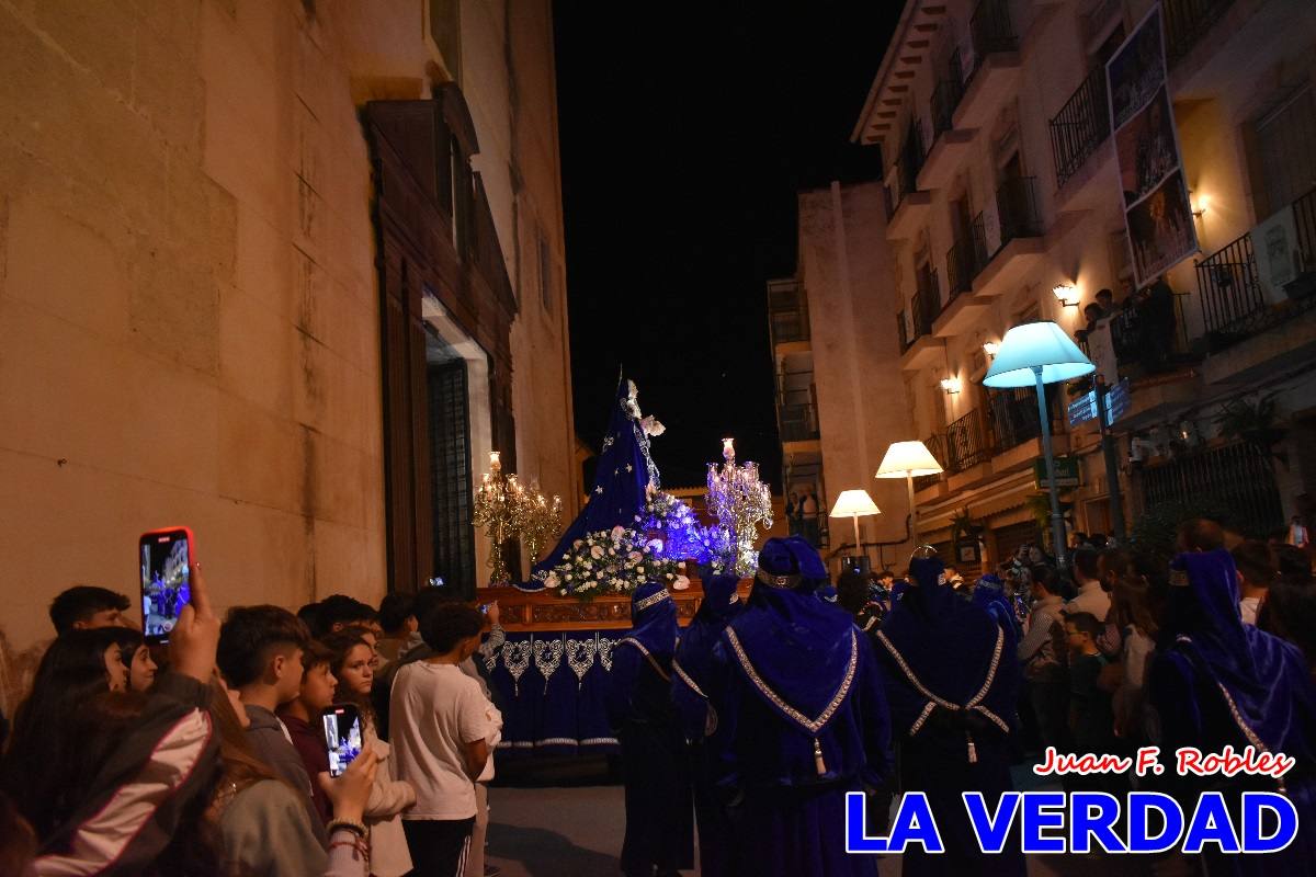 La procesión de la Virgen de los Dolores llena de recogimiento el casco antiguo de Caravaca