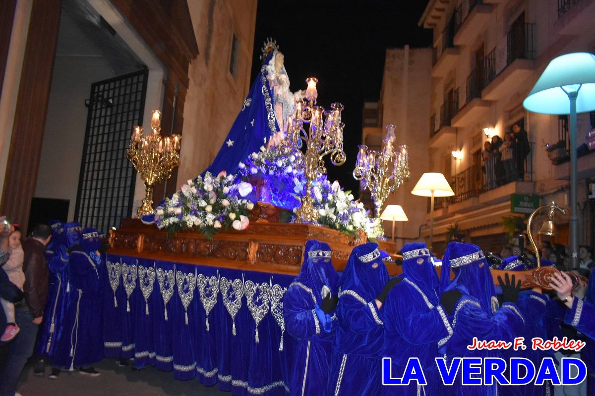 La procesión de la Virgen de los Dolores llena de recogimiento el casco antiguo de Caravaca