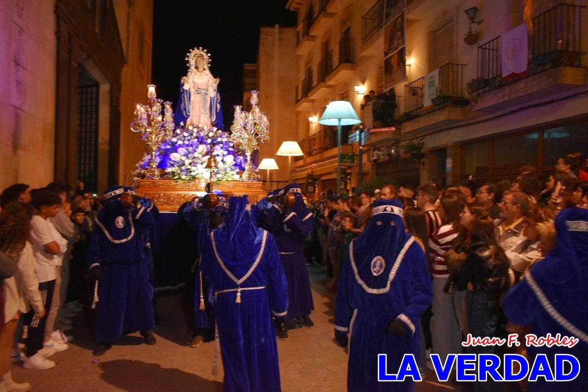 La procesión de la Virgen de los Dolores llena de recogimiento el casco antiguo de Caravaca