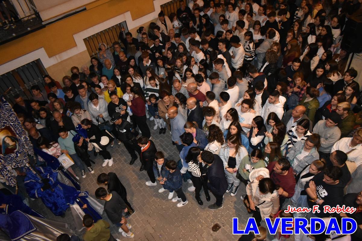 La procesión de la Virgen de los Dolores llena de recogimiento el casco antiguo de Caravaca