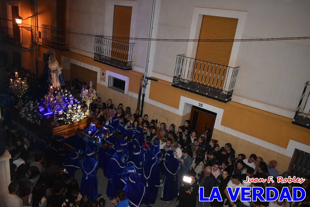 La procesión de la Virgen de los Dolores llena de recogimiento el casco antiguo de Caravaca
